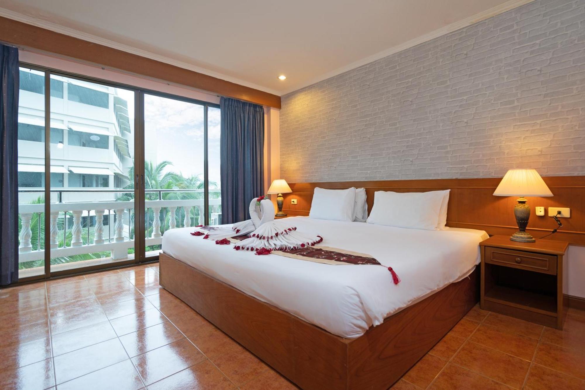 Patong Central Residence And Apartment Exterior foto