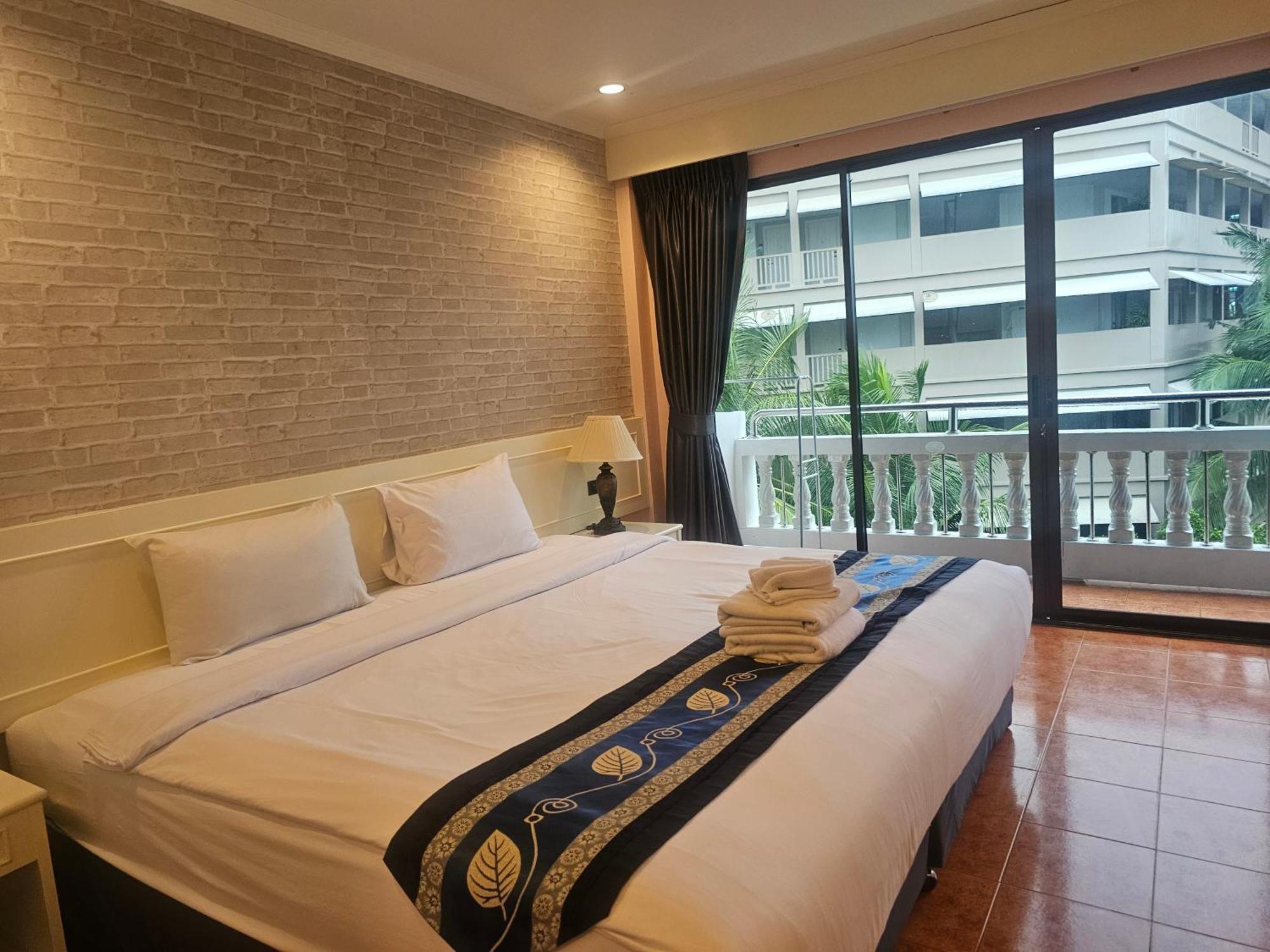 Patong Central Residence And Apartment Exterior foto